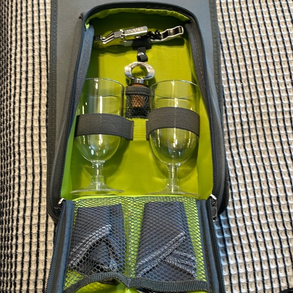 Wine Cooler and Carry Bag - Picture 2 of 3